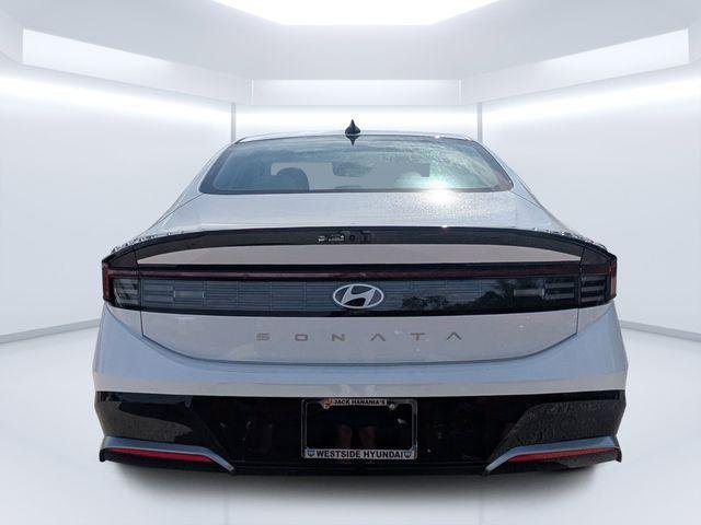 New 2026 White Hyundai SEL Sport image 4