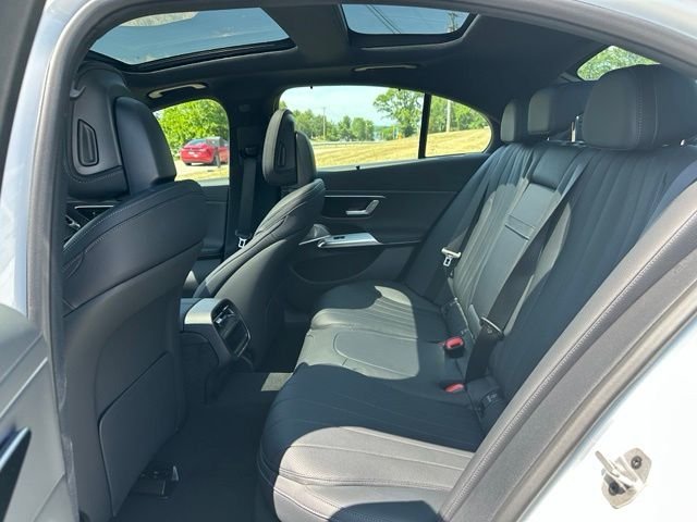 New 2026 MANUFAKTUR Moonlight White Metallic Mercedes-Benz E 450 image 17