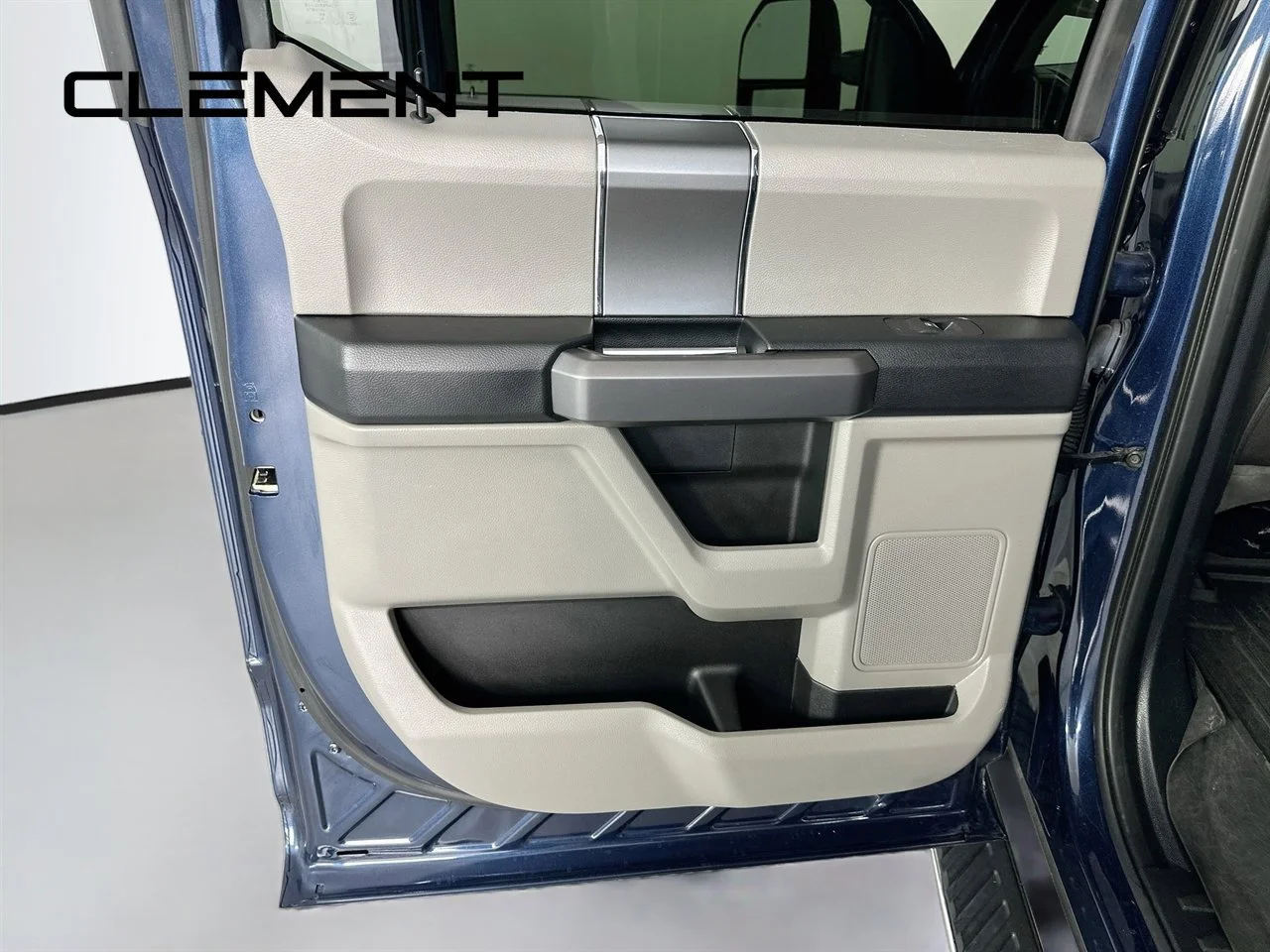 Used 2019 Blue Ford XLT image 30