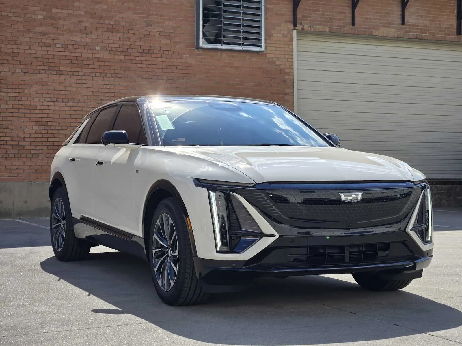 New 2027 Cashmere Cadillac Sport image 2