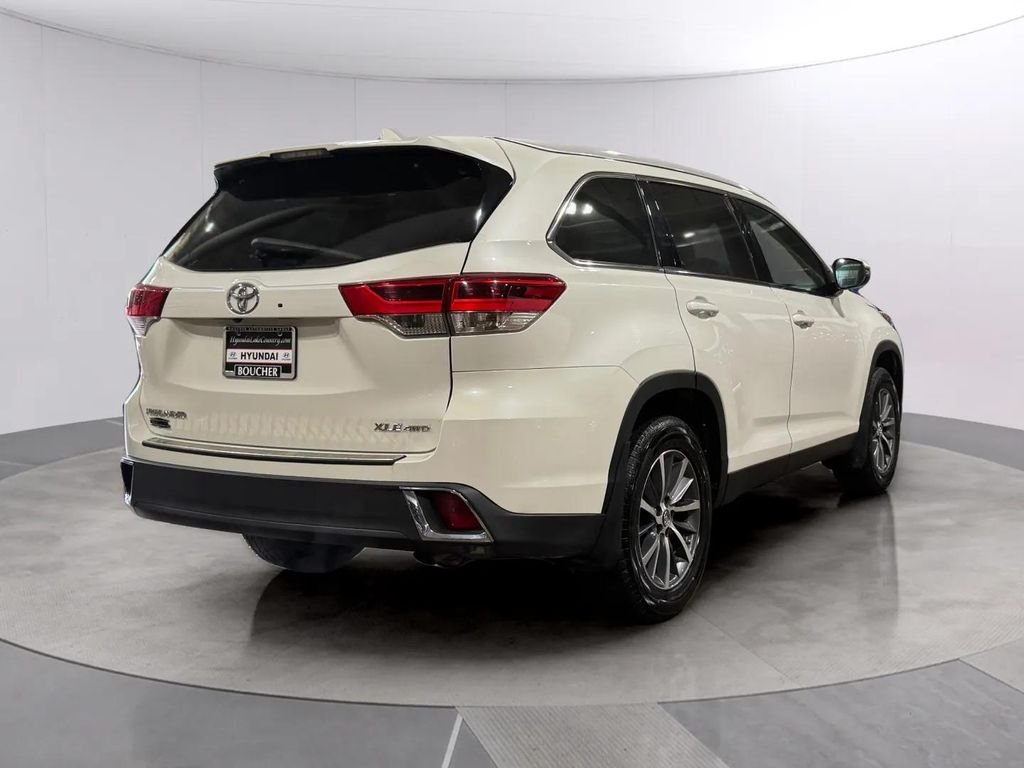 Used 2019 White Toyota XLE image 3