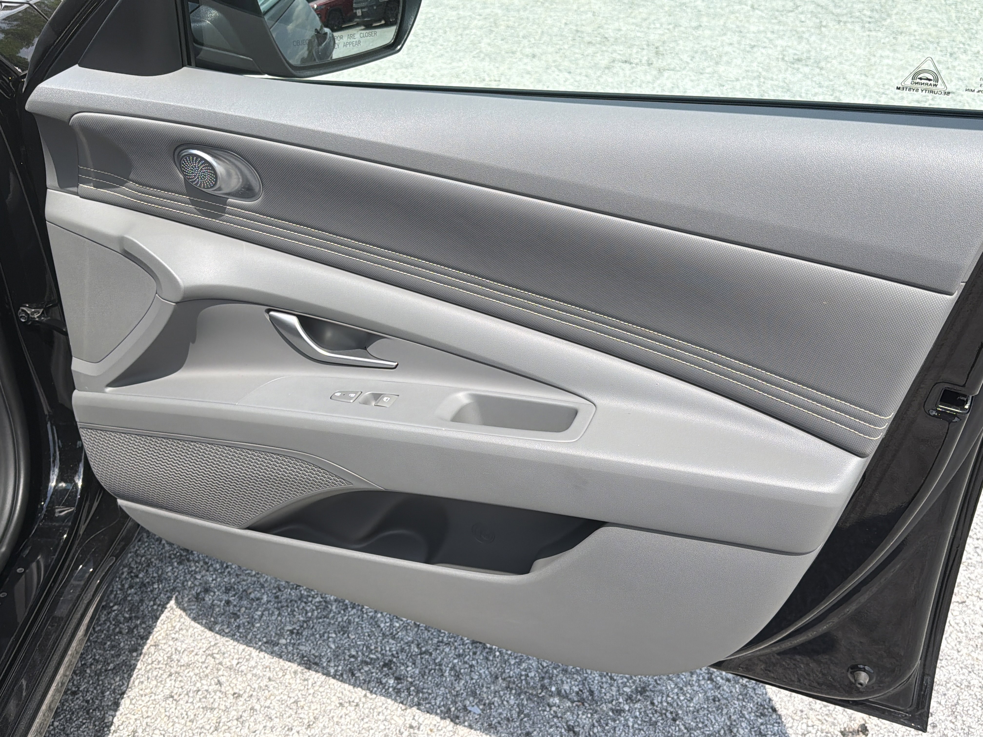 Used 2022 Phantom Black Hyundai SEL image 15