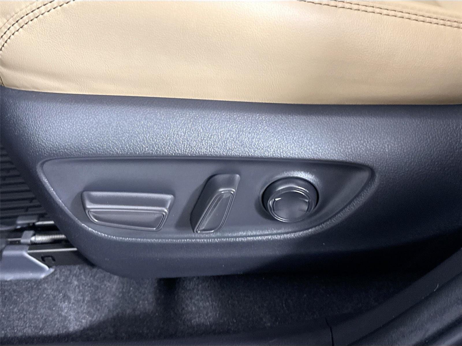 Used 2025 Midnight Black Metallic Toyota XLE Premium image 29