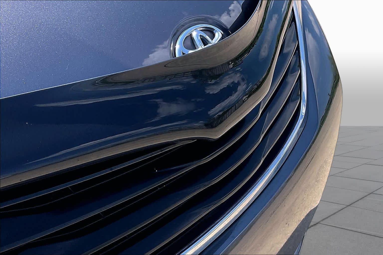 Used 2013 Predawn Gray Mica Toyota LE image 30