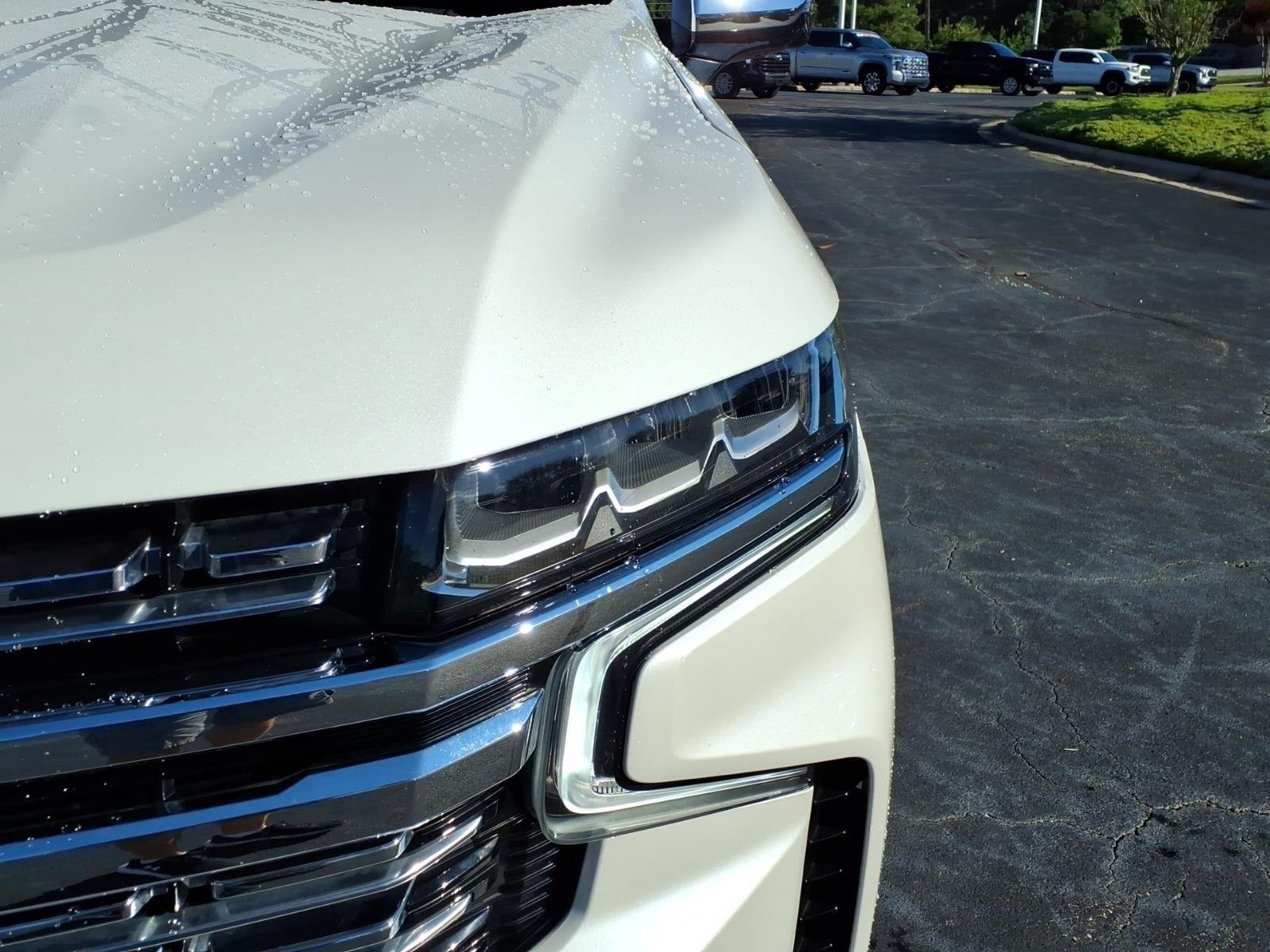 Used 2024 Iridescent Pearl Tricoat Chevrolet Premier image 20