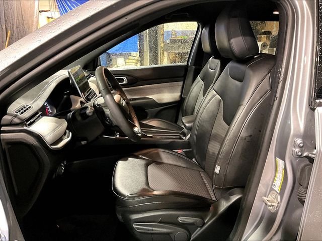 Used 2024 Silver Jeep Latitude image 20