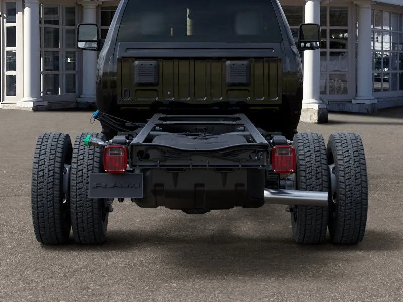 New 2026 Diamond Black Crystal Pearl-Coat Exterior Paint RAM Tradesman 4x4 Reg Cab 84" CA 168.5" WB image 39
