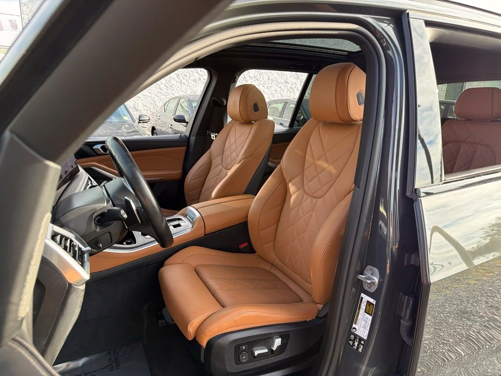 Used 2025 Gray BMW xDrive40i image 33