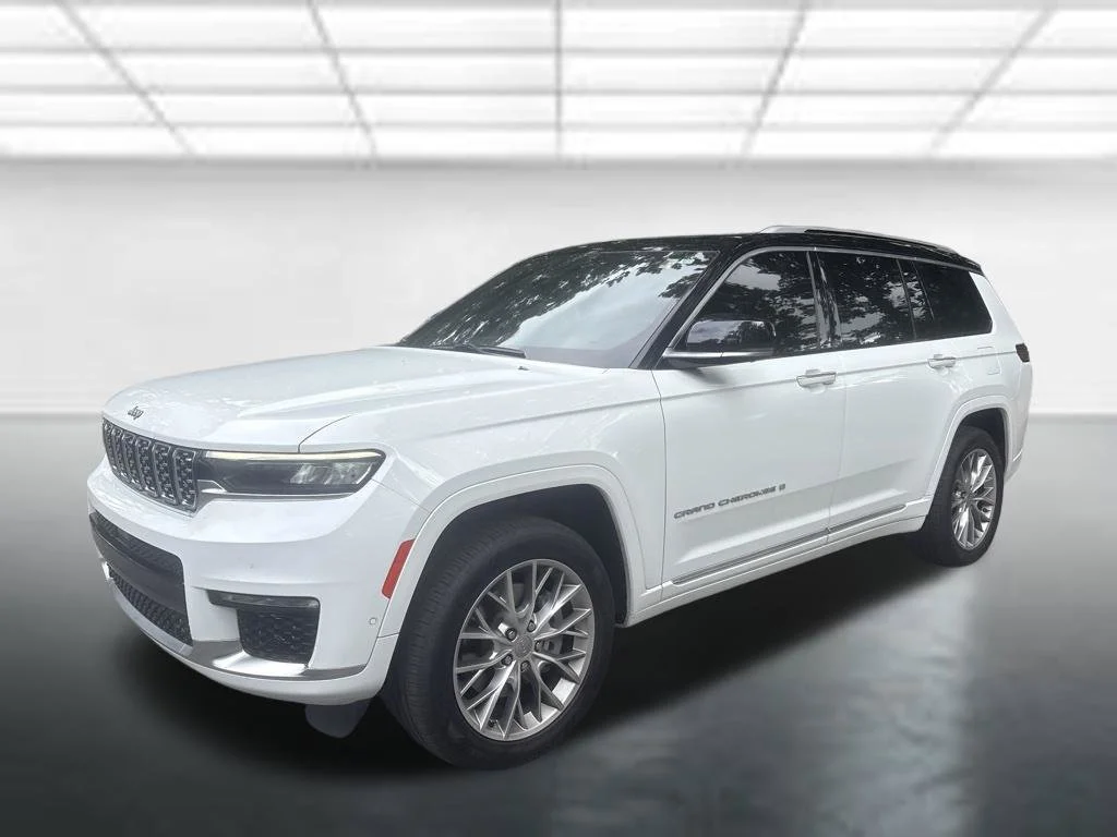 Used 2024 White Jeep Summit image 12