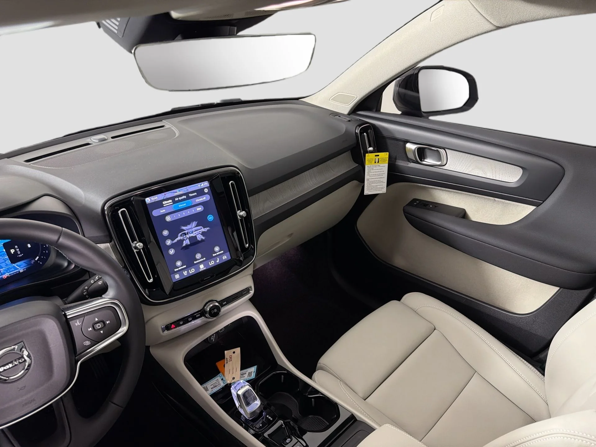 New 2026 Crystal White Volvo Plus image 22