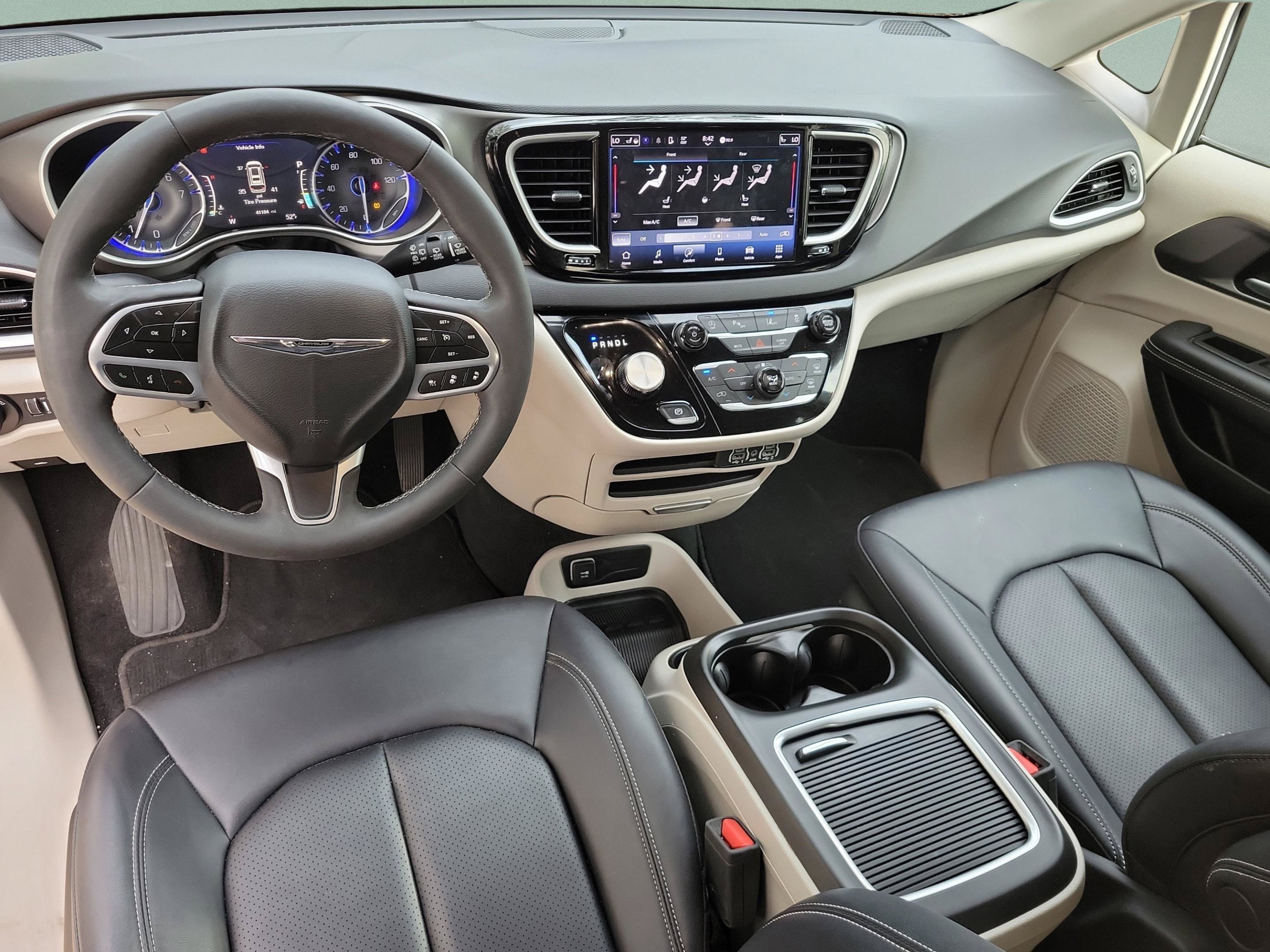 2024 Chrysler Pacifica Touring L - Photo 18
