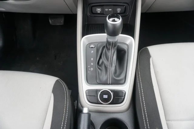 Used 2025 WHITE Hyundai SEL image 21
