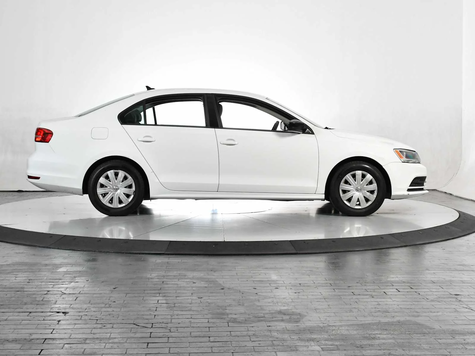 Used 2015 Pure White Volkswagen 2.0L S image 6