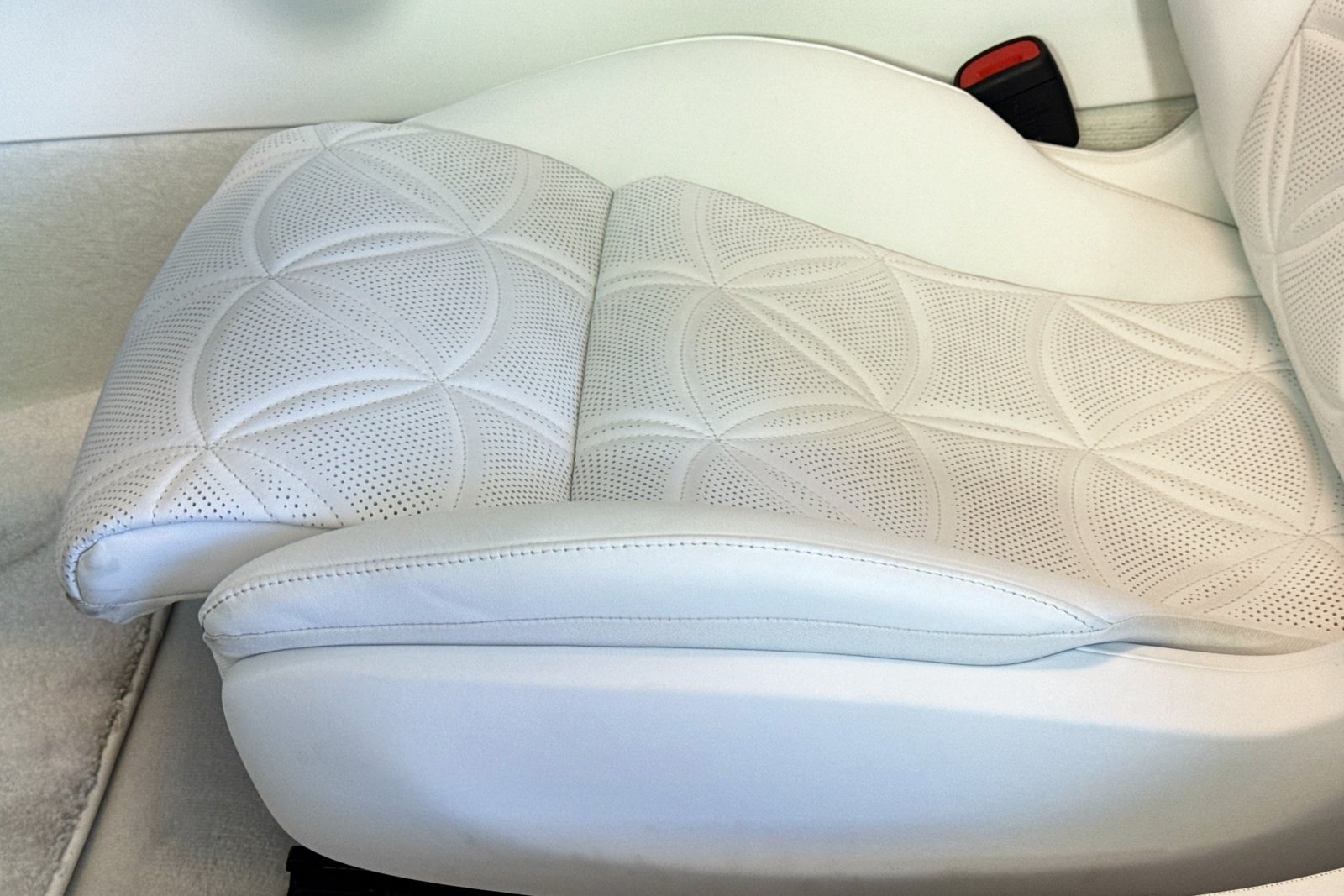 New 2026 Manufaktur Moonlight White Magno Mercedes-Benz Maybach SL 680 Monogram Series image 17