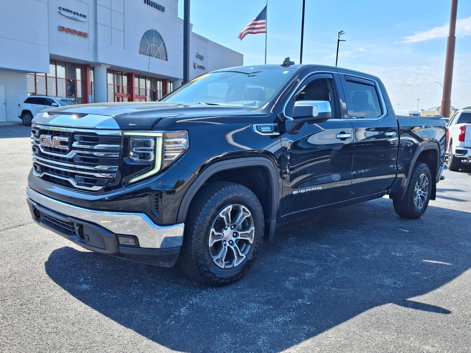 2022 GMC Sierra 4WD Crew Cab Short Box SLT's photo