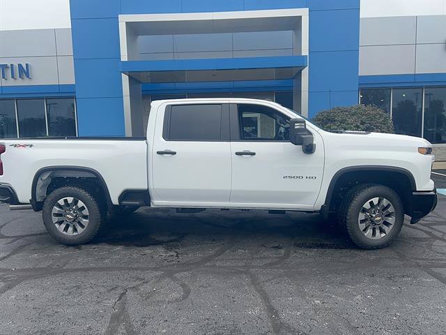 New 2026 Summit White Chevrolet Custom image 9