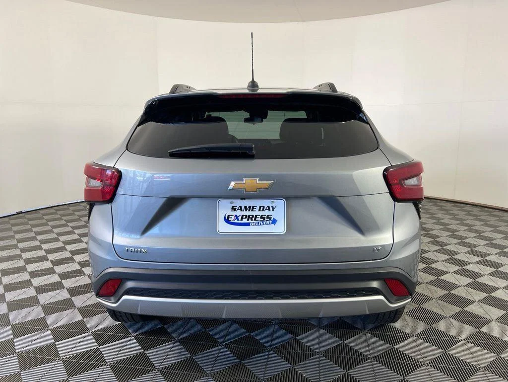 Used 2024 Sterling Gray Metallic Chevrolet LT image 25