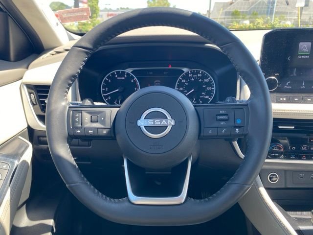 Used 2023 Super Black Nissan SL image 18