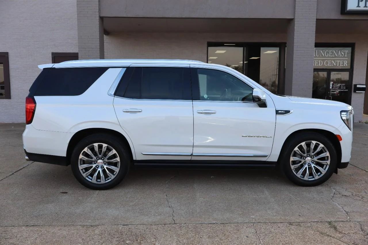 Used 2021 White Frost Tricoat GMC Denali image 7