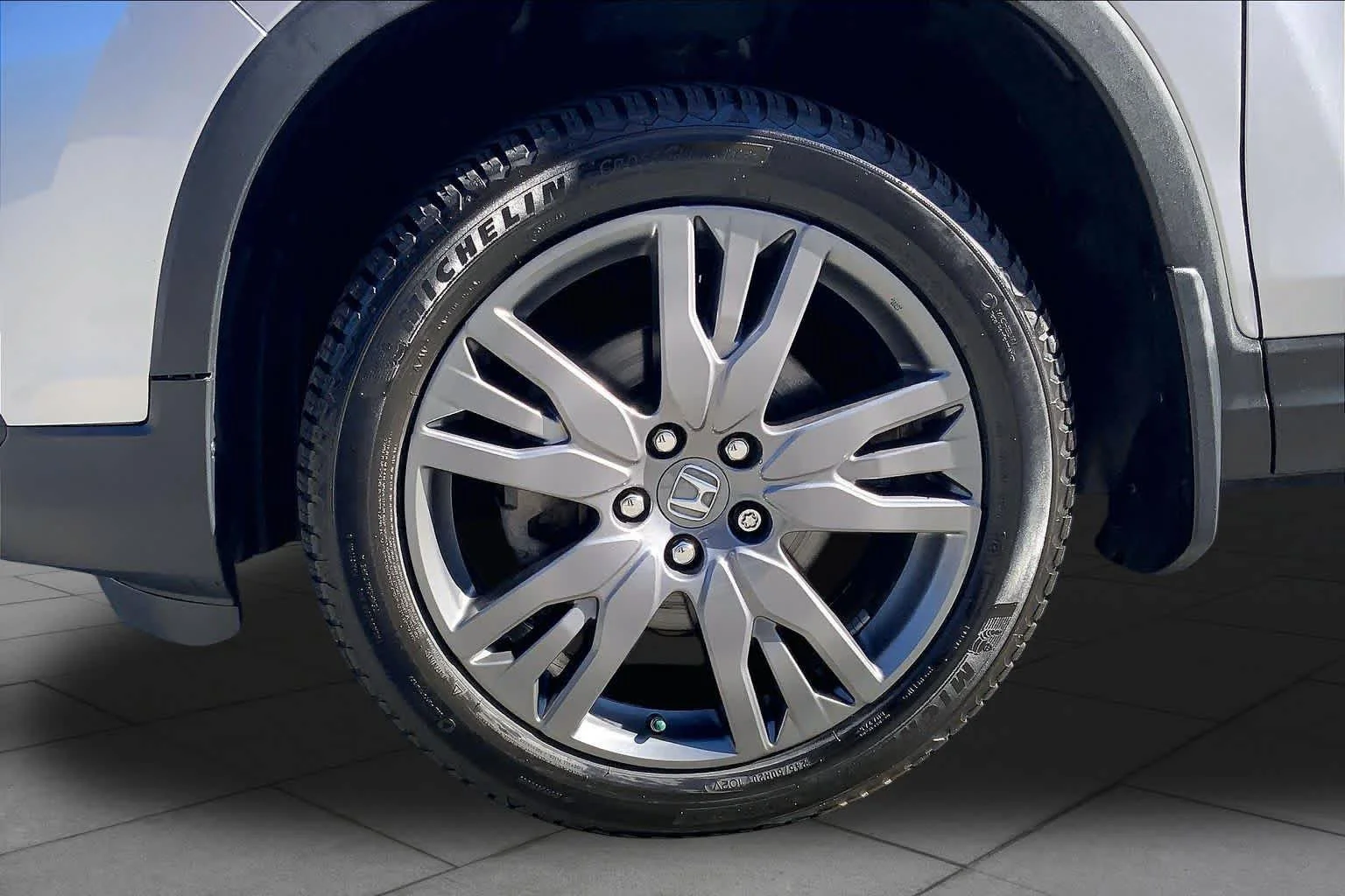 Certified Used 2019 Lunar Silver Metallic Honda EX-L image 21