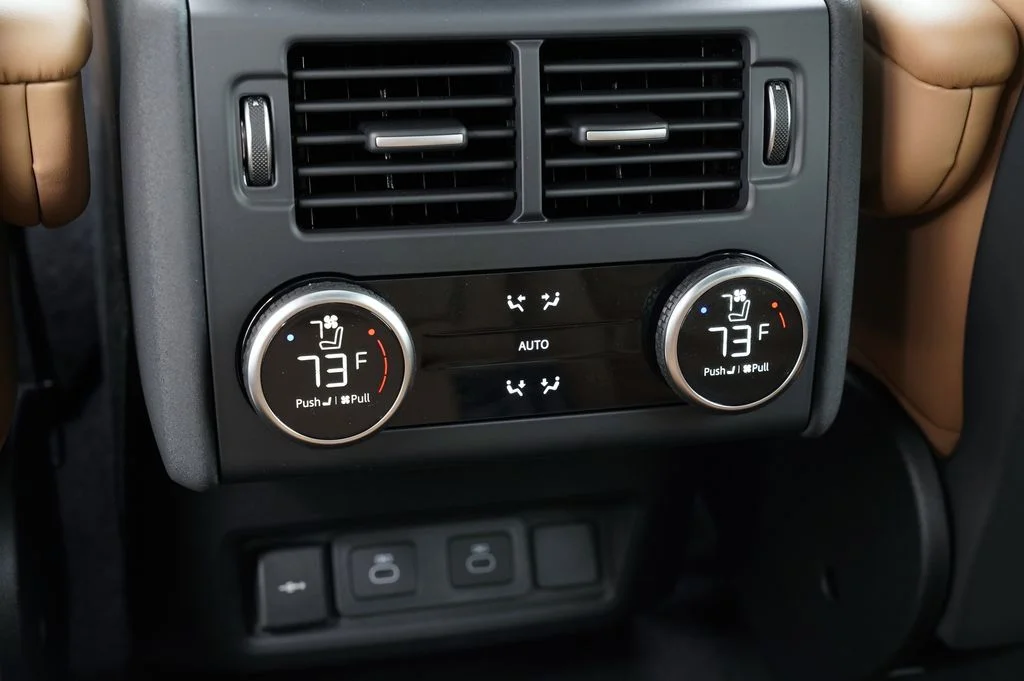 New 2026 Santorini Black Land Rover Dynamic SE image 31