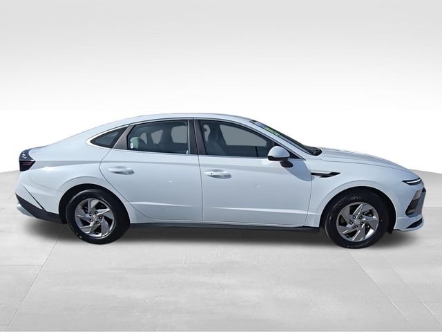 Certified Used 2025 White Hyundai SE image 9