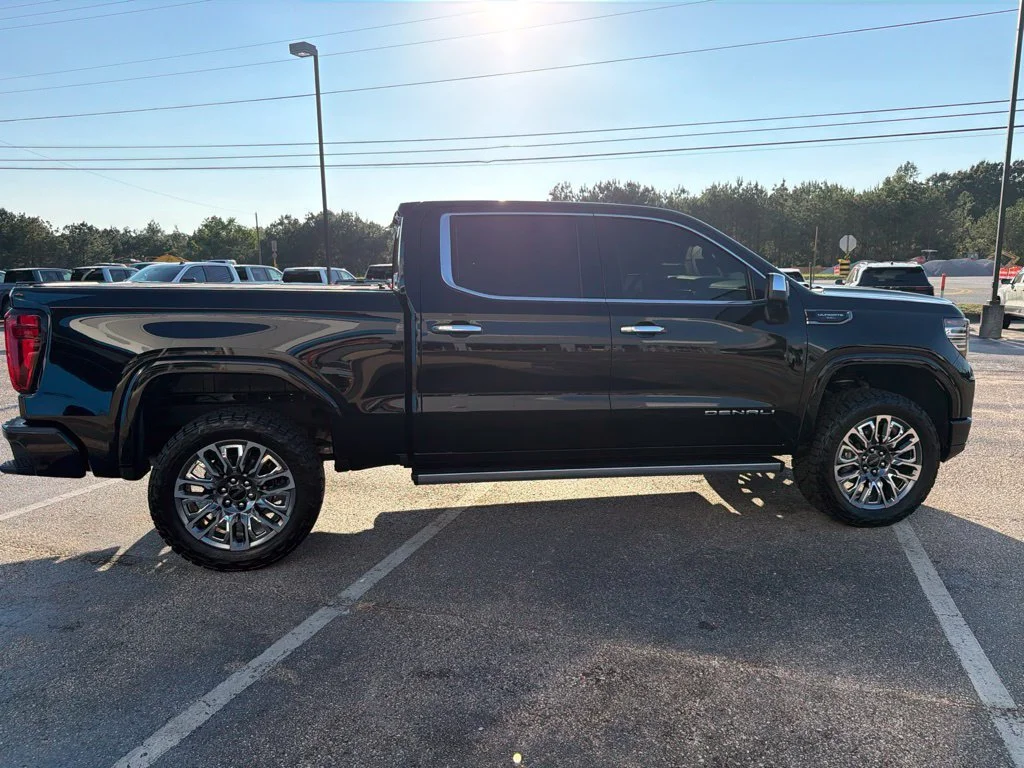 Used 2025 Onyx Black GMC Denali Ultimate image 6