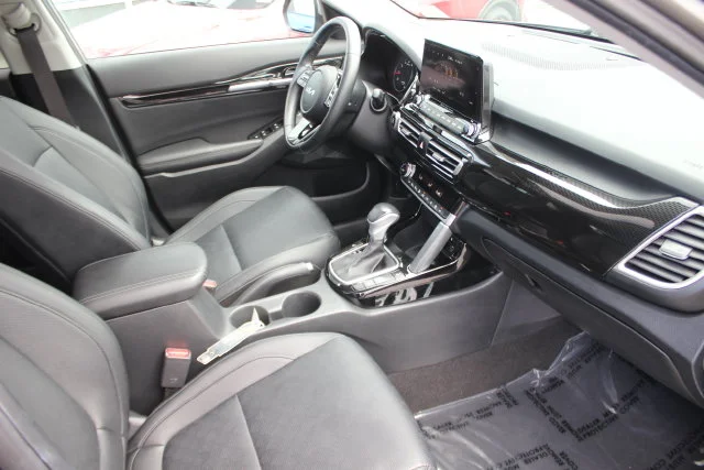 Used 2022 Gray Kia EX image 35