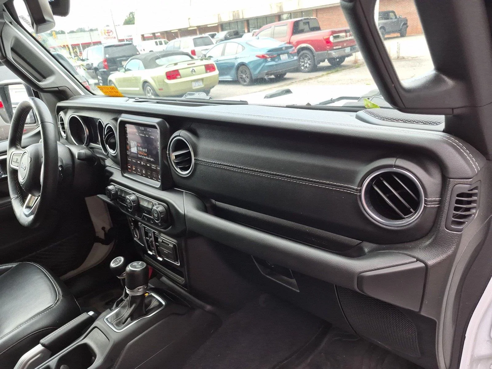 Used 2021 Bright White Clearcoat Jeep Unlimited Sahara image 38