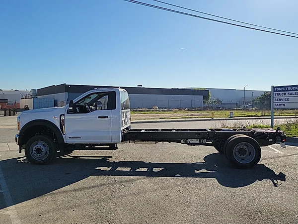 2026 Ford F-550 Super Duty Chassis Cab XL - Photo 6