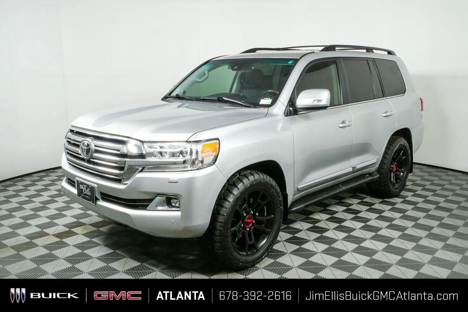 Used 2017 Classic Silver Metallic Toyota Base image 28
