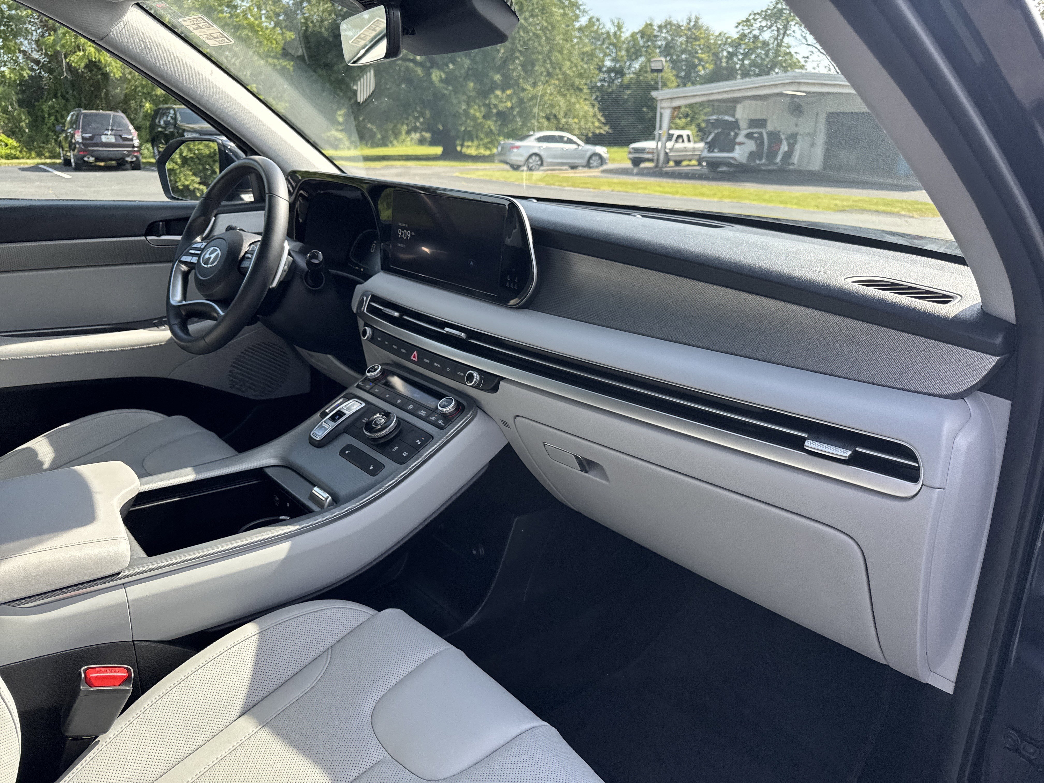 Used 2025 Moonlight Cloud Hyundai SEL image 35