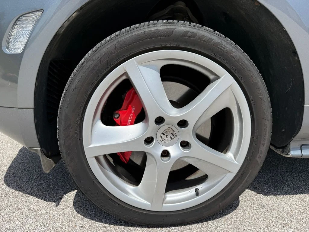 Used 2005  Porsche Turbo image 11