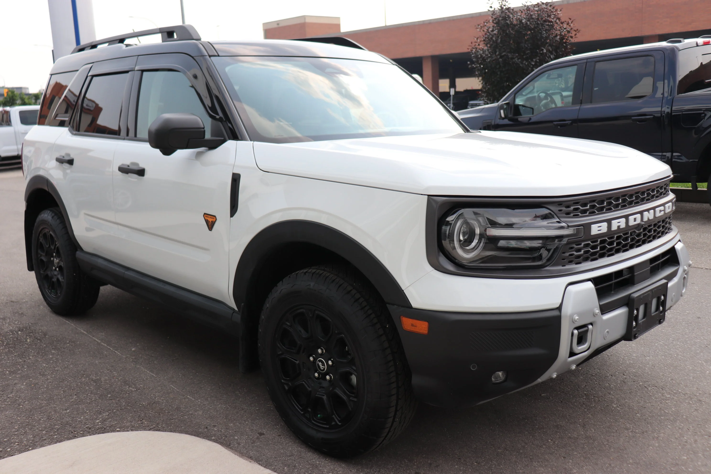 Certified Used 2025 White Ford Badlands 4x4 image 5