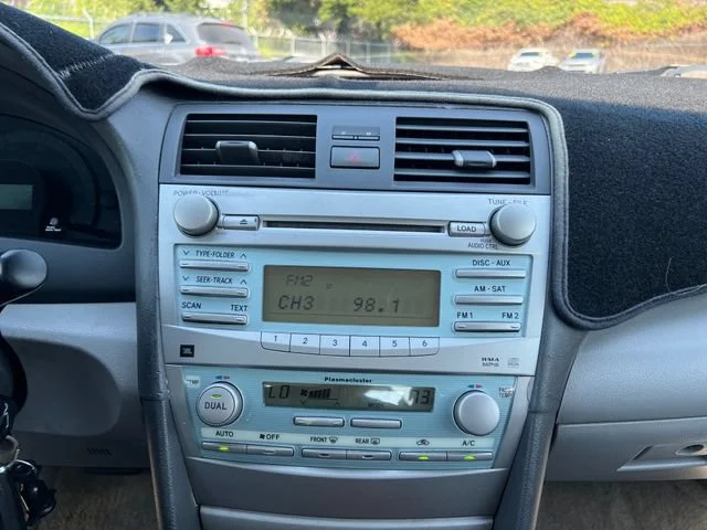 Used 2008 Classic Silver Metallic Toyota LE image 22