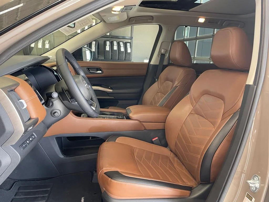 Used 2024 Black Nissan Platinum image 10