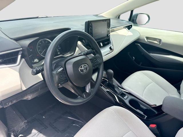 Used 2022  Toyota LE image 9