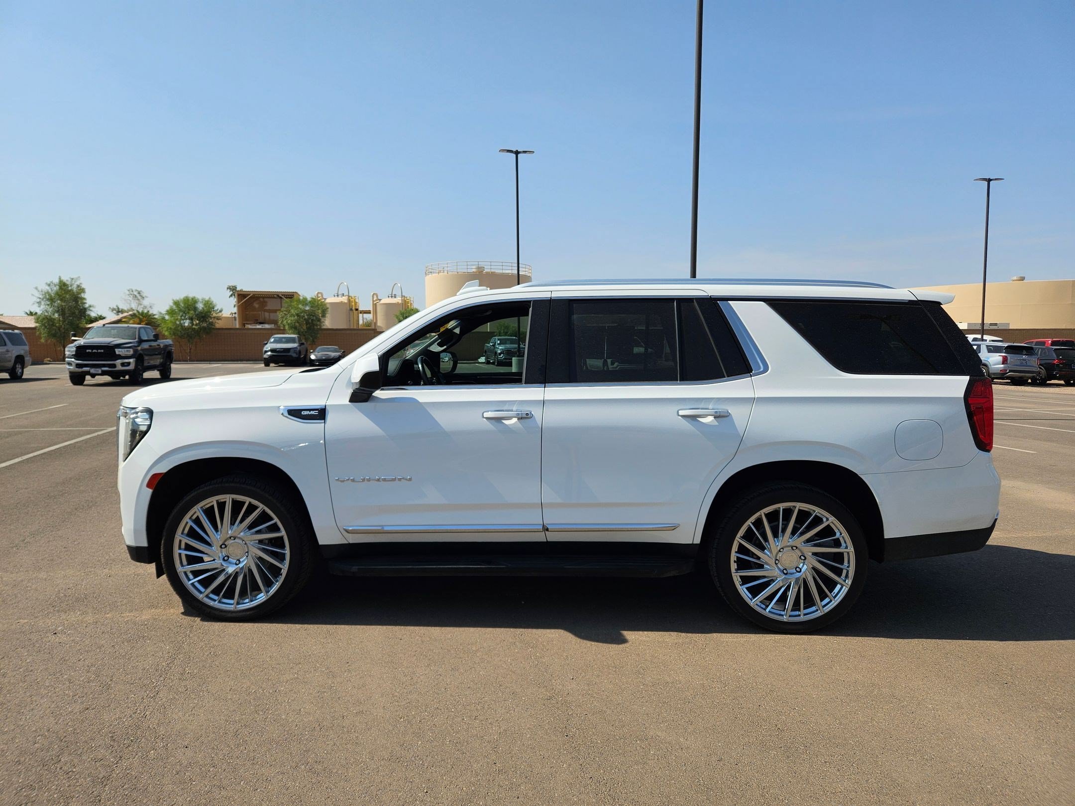 Used 2023 SUMMIT WHITE GMC SLT image 2