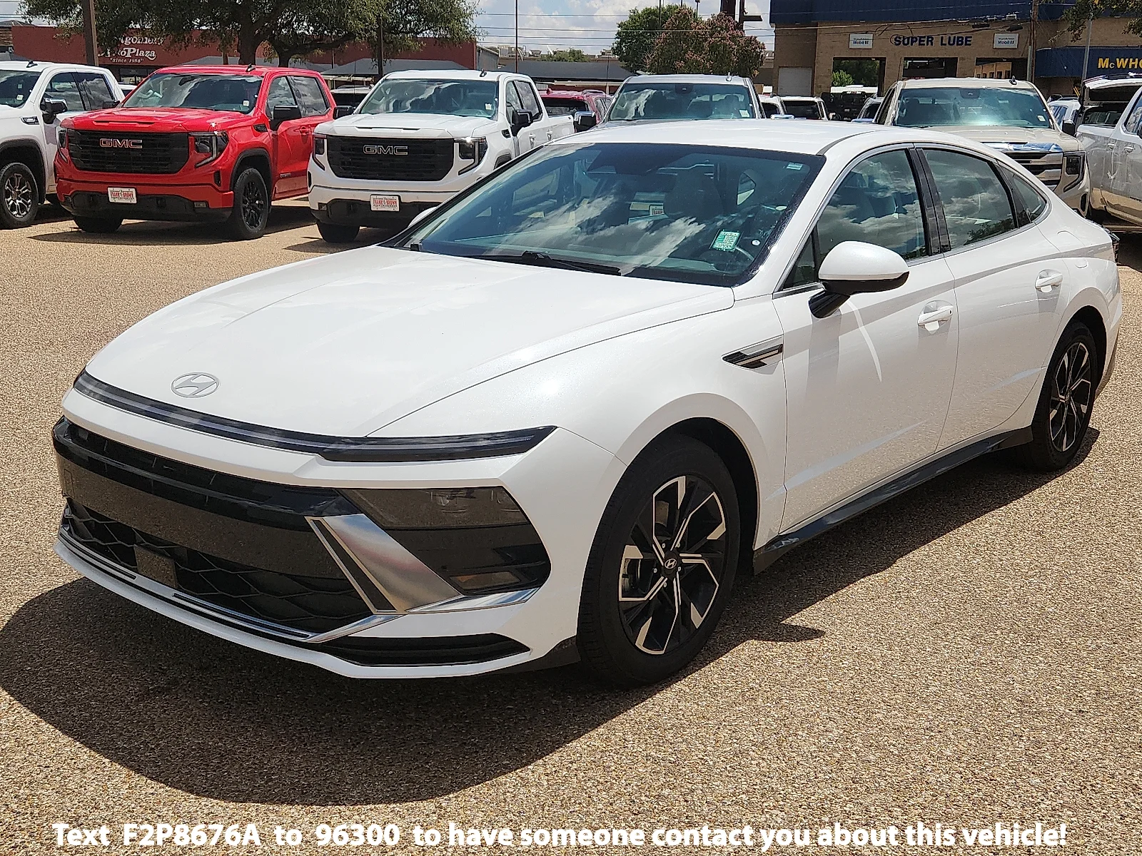 Used 2025 White Hyundai SEL image 1