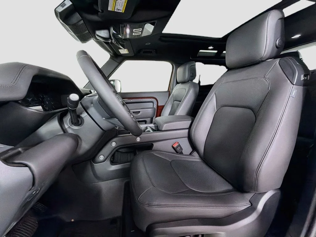 New 2026 Sedona Red Land Rover X-Dynamic SE image 22