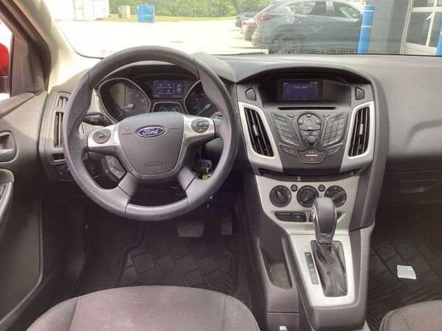 Used 2014 Red Ford SE image 15
