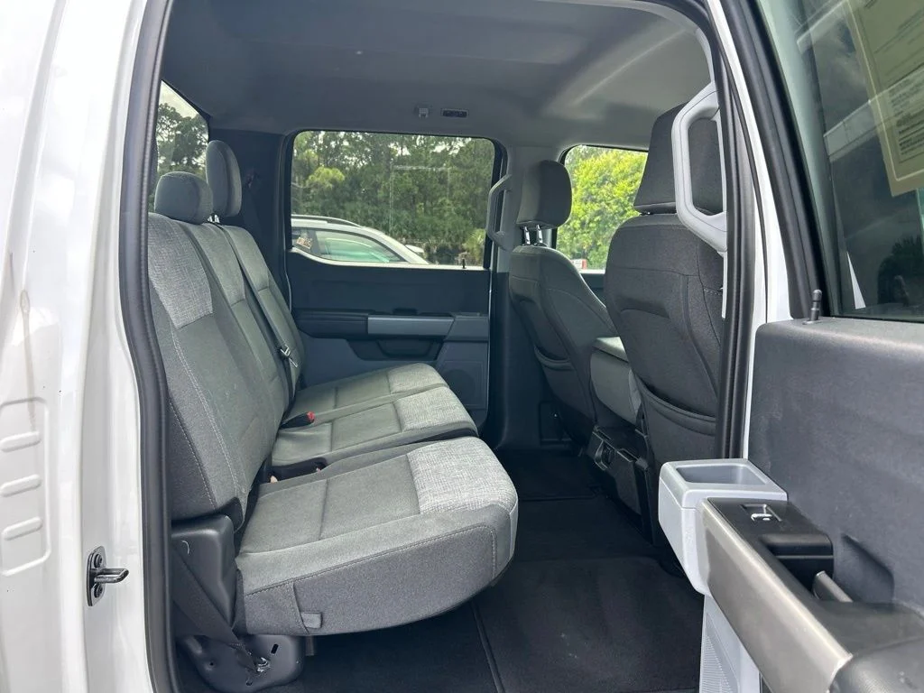 Used 2025 Oxford White Ford XLT image 41