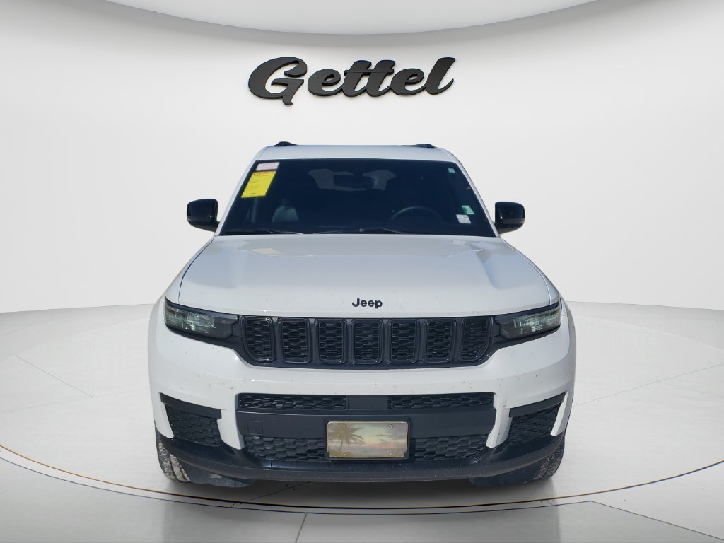 Used 2022 White Jeep Altitude image 2