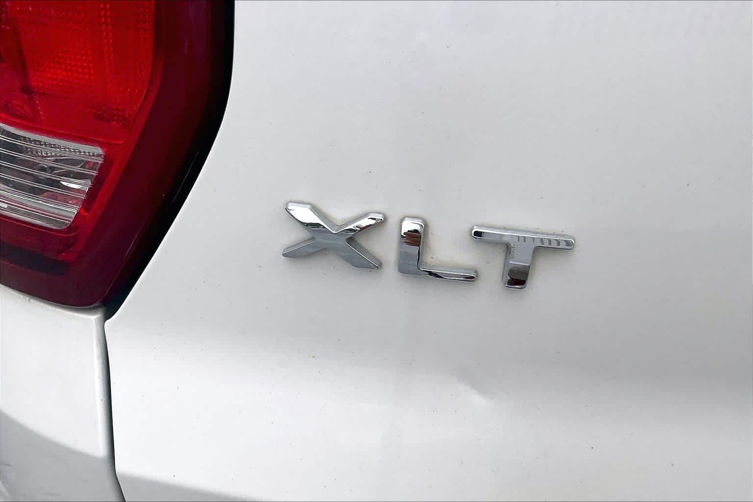 Used 2016 White Platinum Metallic Tri-Coat Ford XLT image 9