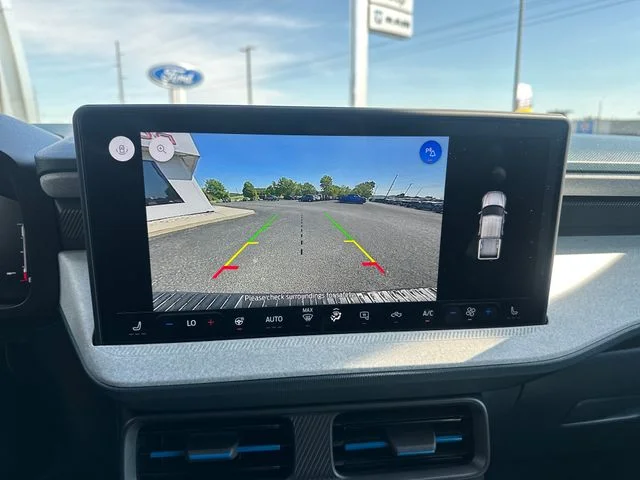 New 2025 Oxford White Ford XLT image 23