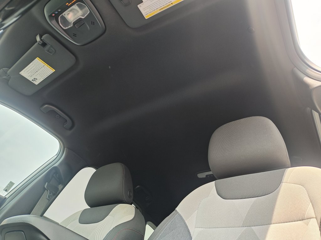 Used 2025 White Chevrolet 1RS image 24