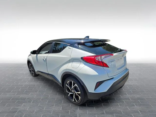 Used 2020 White Toyota XLE image 5