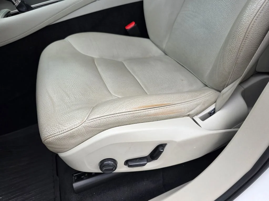 Used 2019 White Volvo T5 Momentum image 14