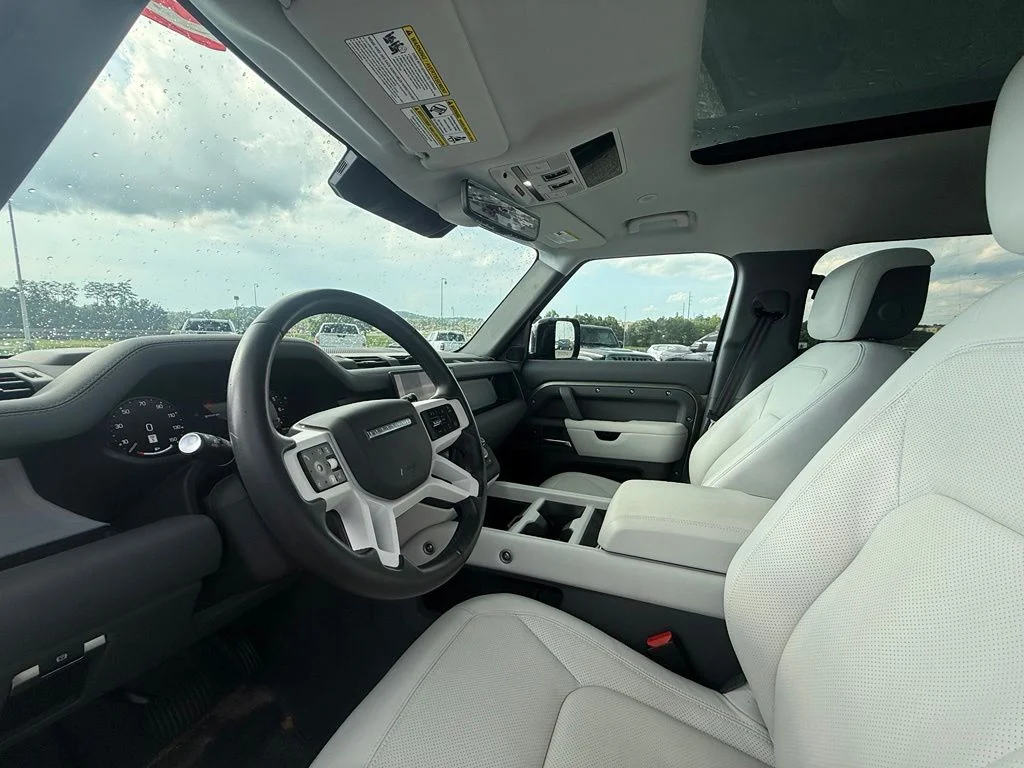 Used 2025 Green Land Rover X-Dynamic SE image 23