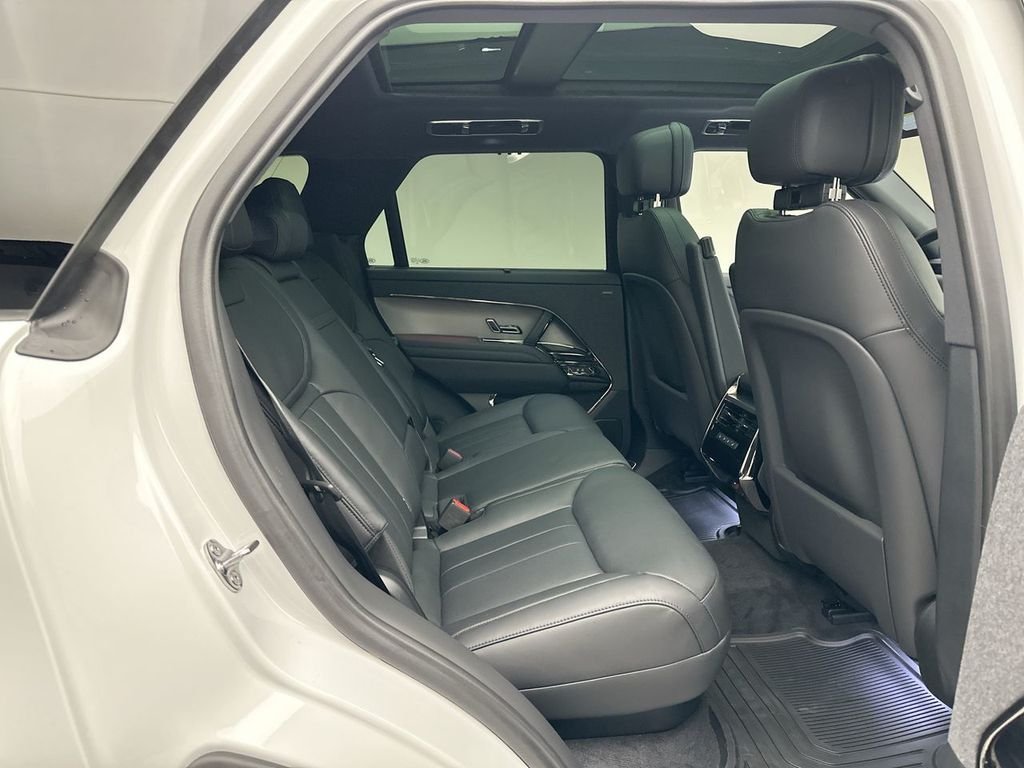 Used 2025 Fuji White Land Rover SE image 12